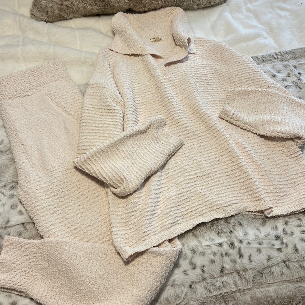 Two piece cozy set ! Never worn brand new